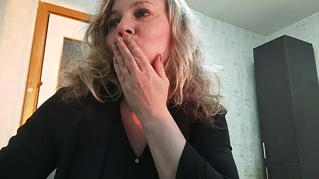 EdithManning online show from May 11, 5:32 pm