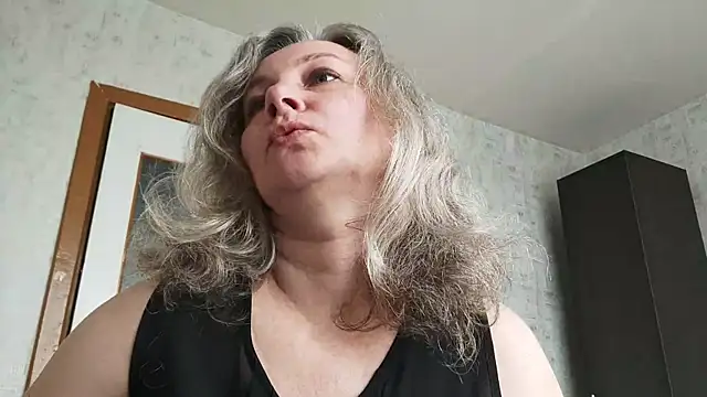 EdithManning online show from May 12, 7:05 am