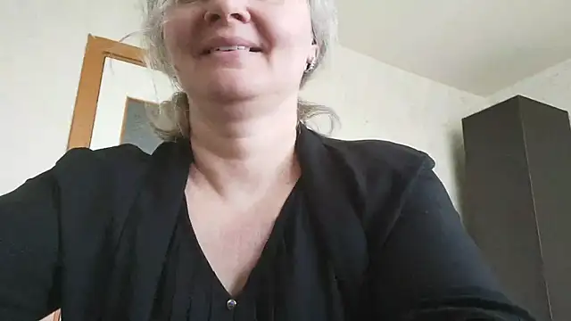 EdithManning online show from May 16, 10:36 am