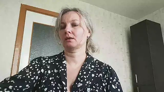 EdithManning online show from May 19, 6:31 am