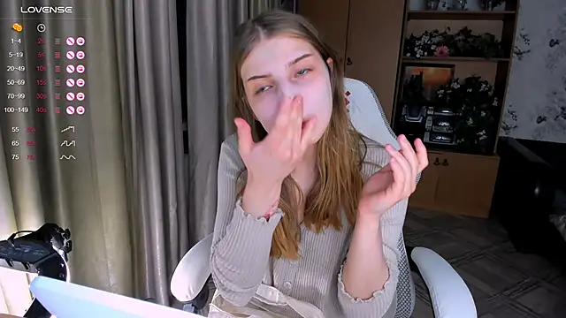 Snapshot of princessaalicc chatting on September 29, 3:17 pm princessaalicc online show from September 29, 3:17 pm