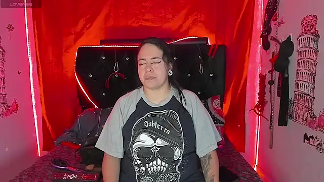 katieeandsharonn online show from December 2, 2:23 pm