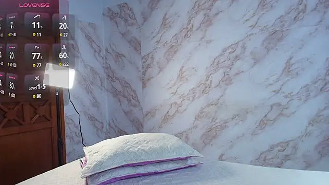 Snapshot of lucia_brown chatting on January 30, 5:17 pm lucia brown online show from January 30, 5:17 pm