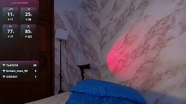 Snapshot of lucia_brown chatting on February 6, 9:06 pm lucia brown online show from February 6, 9:06 pm