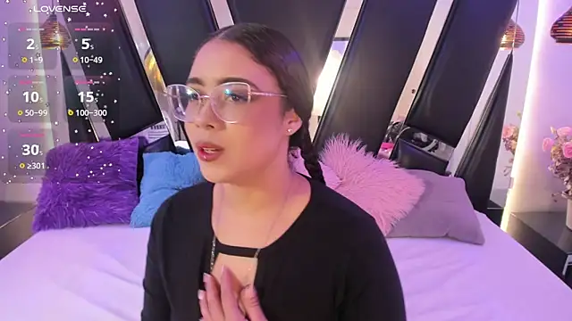 antonelllepiercee online show from October 2, 11:39 am