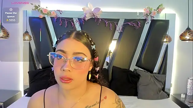 antonelllepiercee online show from March 31, 11:32 am