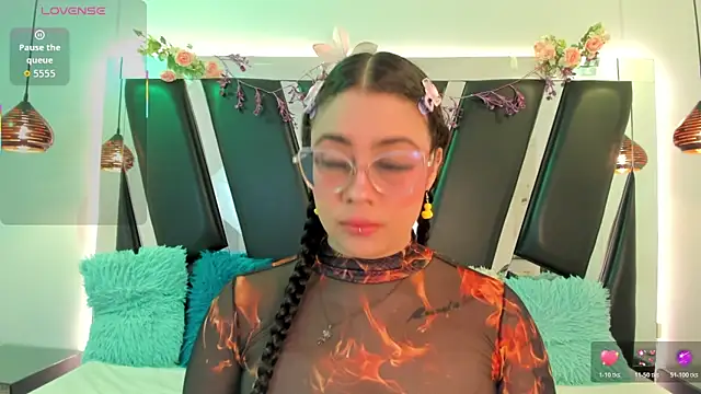 antonelllepiercee online show from April 12, 11:37 am