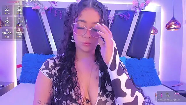 Snapshot of antonelllepiercee chatting on April 24, 11:23 am antonelllepiercee online show from April 24, 11:23 am
