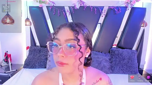 Snapshot of antonelllepiercee chatting on April 28, 11:26 am antonelllepiercee online show from April 28, 11:26 am