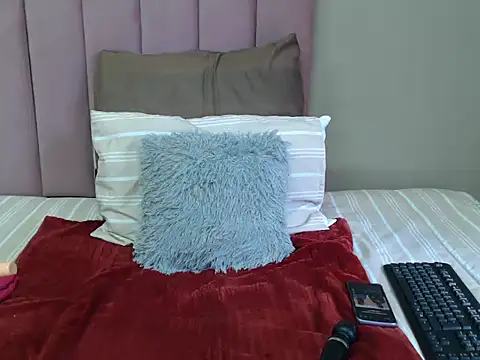 Snapshot of SexyRider200 chatting on December 6, 9:43 am SexyRider200 online show from December 6, 9:43 am