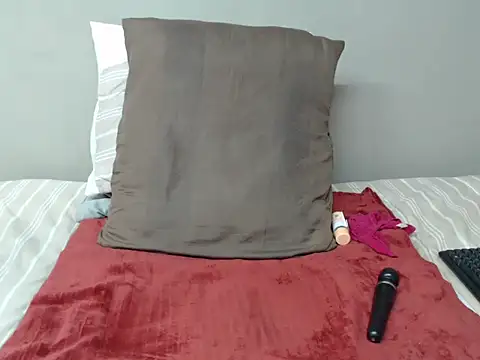 Snapshot of SexyRider200 chatting on December 15, 6:15 pm SexyRider200 online show from December 15, 6:15 pm