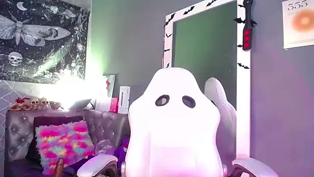 amelierouss online show from April 18, 2:59 am