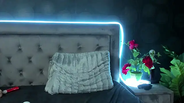 JulietShy online show from March 6, 9:20 pm