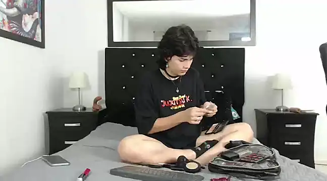 Caitlynwheler online show from December 24, 2:43 am