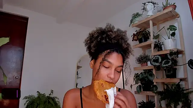 Snapshot of Johaphyton chatting on December 4, 1:20 pm Johaphyton online show from December 4, 1:20 pm