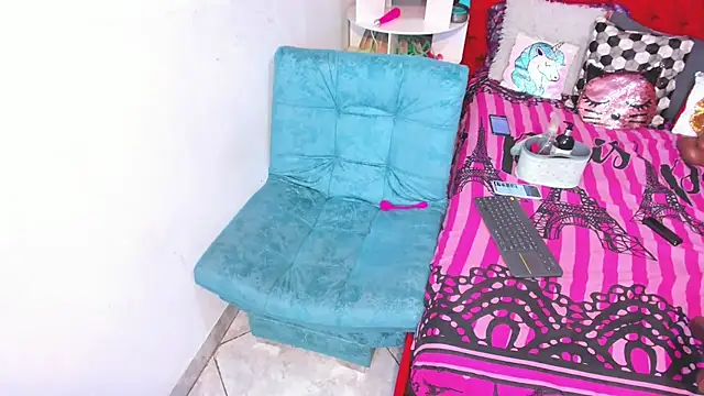 larafoxter online show from February 13, 10:39 pm