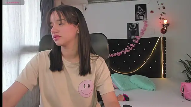 emilyrouxe online show from March 14, 2:19 pm