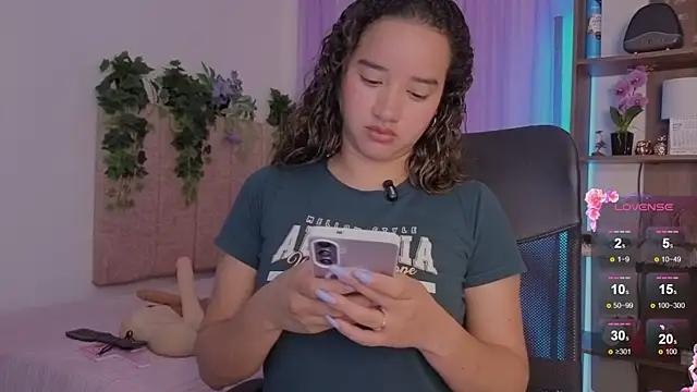 emilyrouxe online show from April 12, 3:50 pm