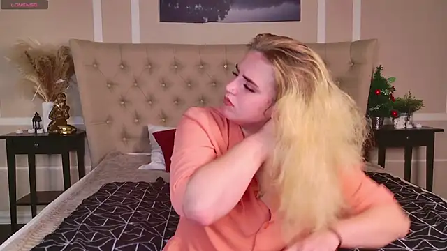 KarenLong online show from December 3, 1:52 am