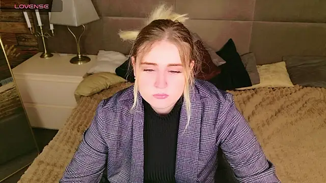 KarenLong online show from December 4, 9:07 am