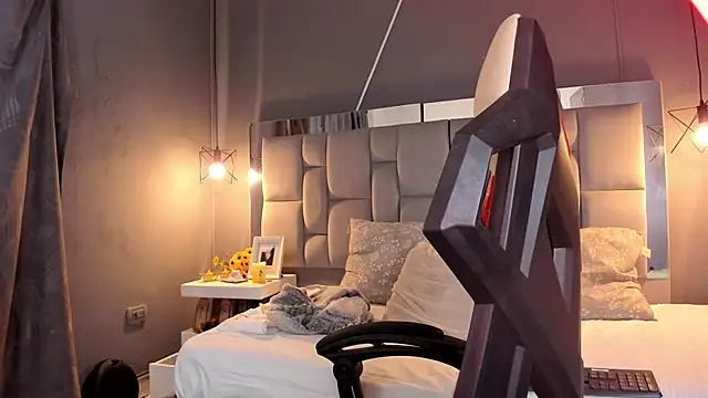 Snapshot of AliceSteel12 chatting on December 4, 3:43 pm AliceSteel12 online show from December 4, 3:43 pm