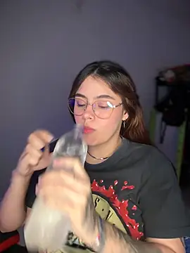 Yuli zuha online show from December 7, 1:29 pm