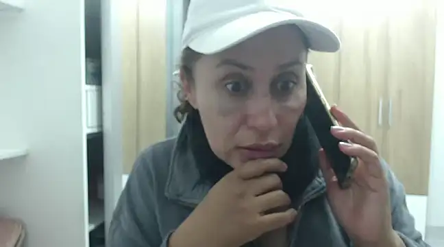 RoxanaLove9 online show from February 23, 3:56 am