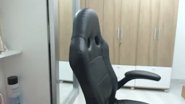 RoxanaLove9 online show from March 22, 11:20 pm