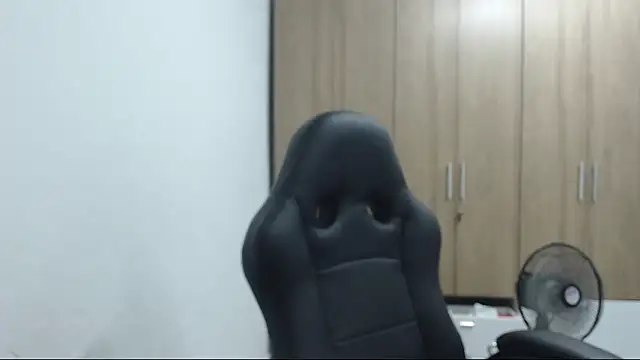 RoxanaLove9 online show from September 24, 11:52 pm