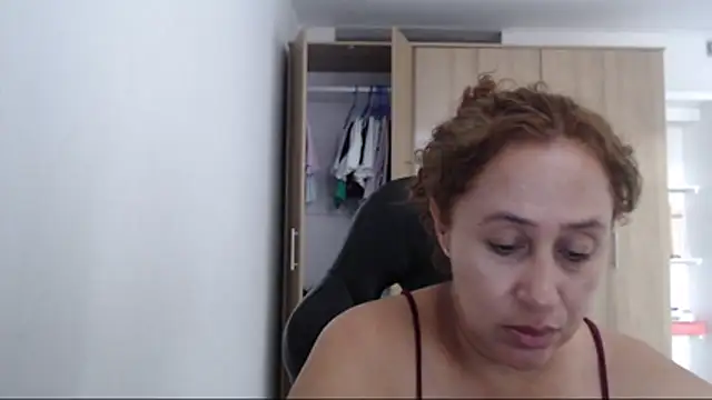 RoxanaLove9 online show from April 17, 6:22 pm