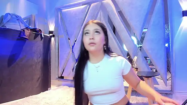 Annie9  online show from April 12, 3:33 am