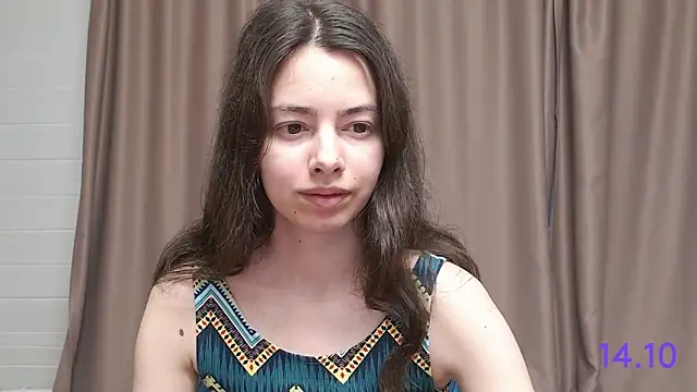 Snapshot of sweet_sweet_angel chatting on October 14, 9:43 am sweet sweet angel online show from October 14, 9:43 am