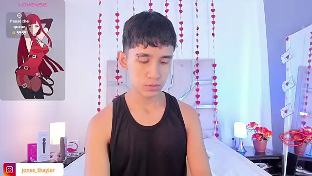 Snapshot of Thayler_jones chatting on February 9, 11:14 am Thayler jones online show from February 9, 11:14 am