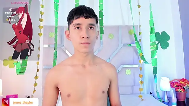 Snapshot of Thayler_jones chatting on March 2, 11:17 am Thayler jones online show from March 2, 11:17 am