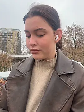 KikiWatson online show from November 15, 7:05 am