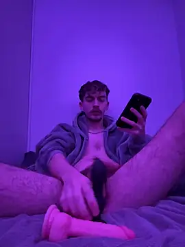 Snapshot of plumboyee chatting on December 3, 10:18 pm plumboyee online show from December 3, 10:18 pm