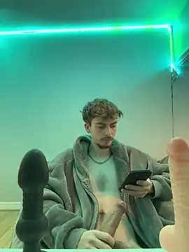 Snapshot of plumboyee chatting on December 20, 10:54 pm plumboyee online show from December 20, 10:54 pm