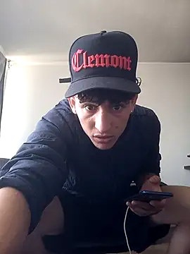 Snapshot of LatinBoysxxx chatting on December 5, 5:39 pm LatinBoysxxx online show from December 5, 5:39 pm