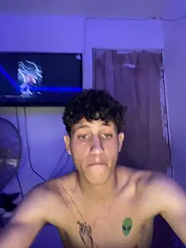 Snapshot of LatinBoysxxx chatting on January 5, 3:11 am LatinBoysxxx online show from January 5, 3:11 am