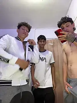 Snapshot of LatinBoysxxx chatting on January 27, 4:22 pm LatinBoysxxx online show from January 27, 4:22 pm