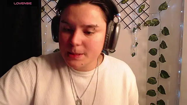 Snapshot of Nika_1_ chatting on June 8, 1:28 am Nika 1 online show from June 8, 1:28 am