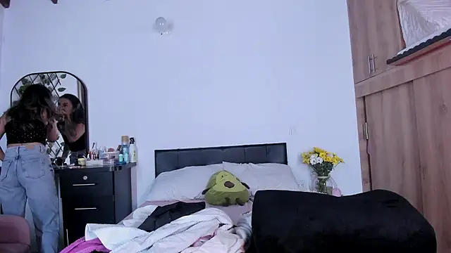 medussa13  online show from March 24, 1:05 pm