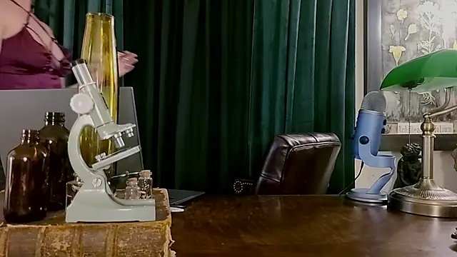 Snapshot of vesperjadex chatting on February 10, 2:52 am vesperjadex online show from February 10, 2:52 am