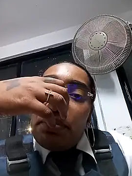 Cinnamon-Skin online show from December 4, 3:59 am