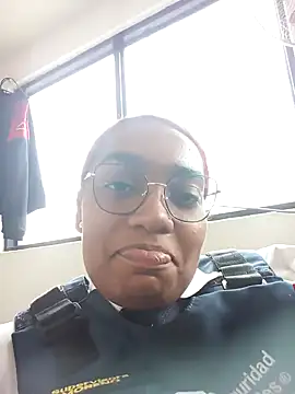 Cinnamon-Skin online show from January 3, 9:15 pm