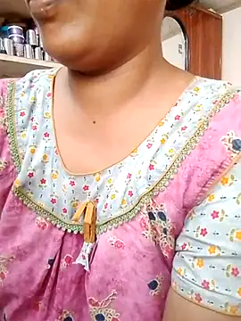 Snapshot of sneha_telugu_girl chatting on March 8, 2:23 am sneha telugu girl online show from March 8, 2:23 am