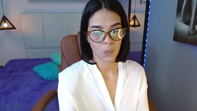 Snapshot of AlessiaVal_ chatting on February 13, 12:43 pm AlessiaVal online show from February 13, 12:43 pm