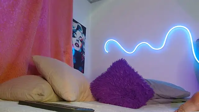 AlessiaVal  online show from March 19, 2:21 pm