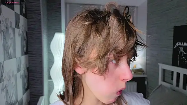 Snapshot of EthalBuffkin chatting on February 22, 7:23 pm EthalBuffkin online show from February 22, 7:23 pm