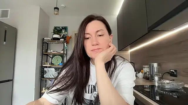 Snapshot of jainesummer chatting on April 7, 8:15 am jainesummer online show from April 7, 8:15 am